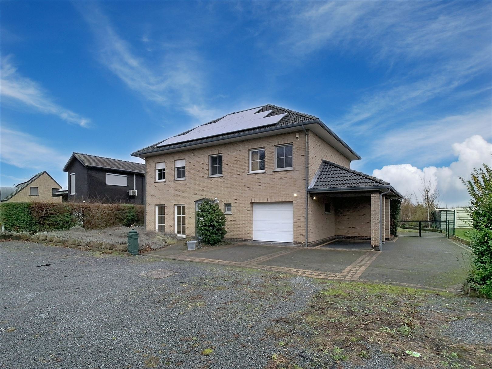 RUIME VILLA MET 4 SLPK EN MOOIE TUIN - foto 2