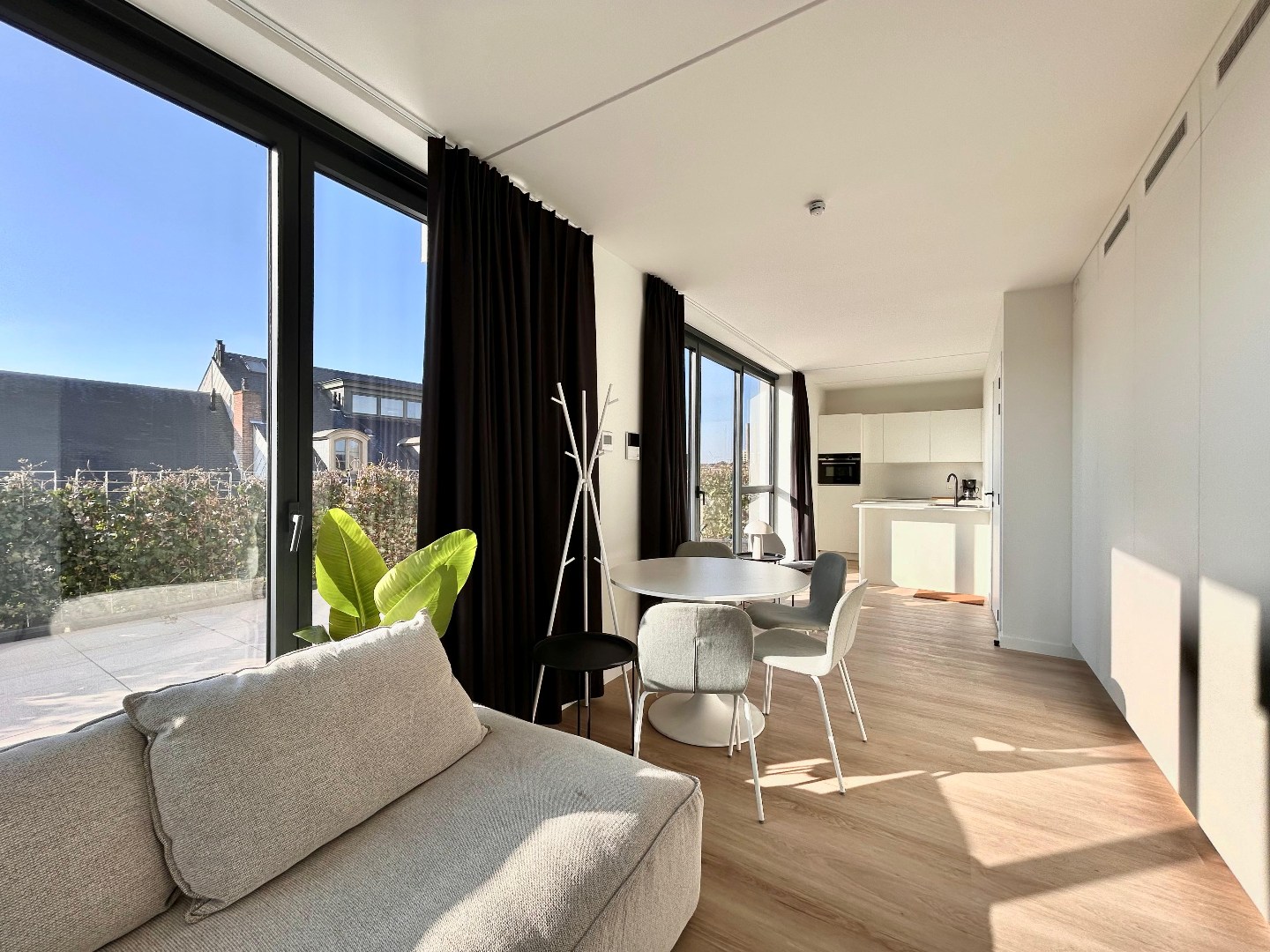 Dakstudio van ca. 52 m² op de bovenste verdieping met een prachtig TERRAS van ca. 35m² - foto 3