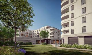 Ruim appartement met 2 slpks en terras op de 1ste verdieping van gebouw Cityview. Ontdek site Crollet een hedendaags nieuwbouwproject met 70 ruime en lichtrijke appartementen, een doordachte architectuur en bijzondere aandacht voor energiezuinig wooncomfort. Het project biedt een gevarieerd aanbod van appartementen met 1, 2 of 3 slaapkamers, telkens met een eigen terras. Dankzij de verschillende oppervlaktes, indelingen en oriëntaties is er zowel een geschikt appartement voor starters en koppels als voor gezinnen, investeerders of wie comfortabel en onderhoudsvriendelijk wil wonen.<br /><br />Site Crollet kiest resoluut voor duurzaam en toekomstgericht wonen. De appartementen worden bijzonder energiezuinig opgeleverd (E-peil onder E20) en zijn voorzien van vloerverwarming, ventilatiesysteem D, zonnepanelen en een warmtepomp.<br /><br />Afwerking met kwalitatieve materialen en de werken worden uitgevoerd door een gerenommeerde aannemer.<br /><br />Onder het gebouw wordt een ruime ondergrondse parkeergarage voorzien, aangevuld met private bergingen en fietsenstallingen.<br />Zo wordt ook het praktische wooncomfort integraal meegenomen in het ontwerp van het project.<br /><br />Qua locatie bevinden we ons op de grens van Wommelgem en Deurne, vlak bij de R11 en een van de belangrijkste invalswegen naar Antwerpen. Ook met het openbaar vervoer is de verbinding uitstekend. Daarnaast bevinden tal van voorzieningen en recreatiemogelijkheden, waaronder een supermarkt, Fort 2, het Rivierenhof, scholen, sportaccommodaties en handelszaken, zich op wandel- of fietsafstand.<br /><br />Site Crollet combineert zo de bereikbaarheid van de stad met het wooncomfort van Wommelgem.<br /><br />Of u nu op zoek bent naar uw eerste eigen appartement, meer ruimte voor het gezin, een comfortabele woonoplossing voor later of een energiezuinige investering: binnen Site Crollet zijn verschillende mogelijkheden beschikbaar.<br /><br />Het verlaagde btw-tarief van 6% bij afbraak en heropbouw kan, onder voorwaarden, van toepassing zijn.<br />Verkoopprijzen excl. registratierechten op het grondaandeel en Btw op de constructie.<br /><br />Benieuwd naar het aanbod en de mogelijkheden? Contacteer ons via mail info@wellimmo.net of tel 03 225 00 68.