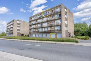 Op de vierde verdieping van residentie Jasmijn bevindt zich dit bijzonder lichtrijke en goed ingedeelde appartement.Je komt binnen via een ruime...