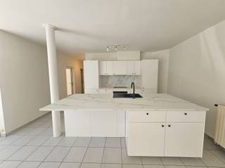 Instapklaar gelijkvloers appartement gelegen in een enkelrichtingsstraat op uitstekende locatie, vlakbij het centrum.De ligging in Boechout is...