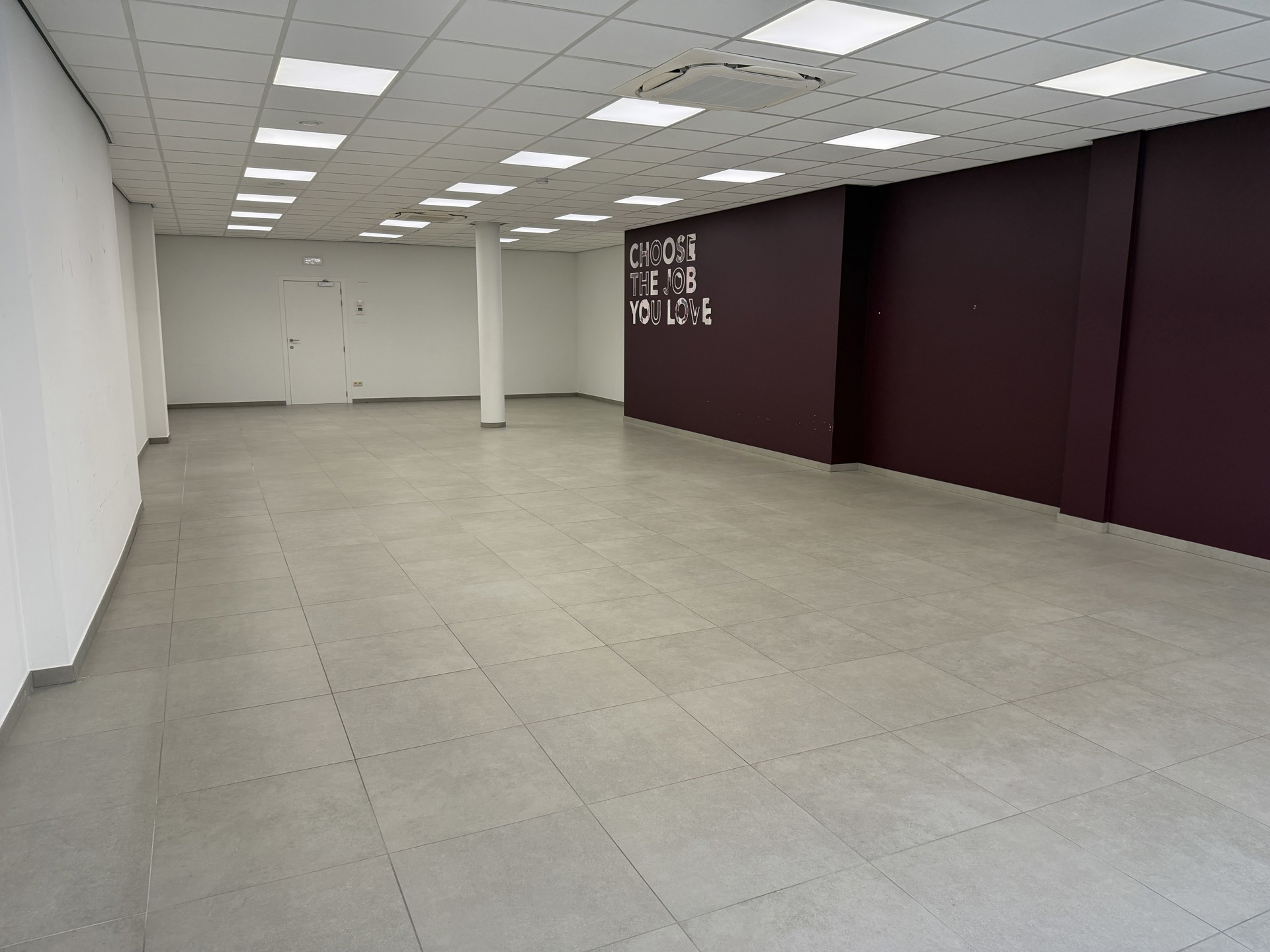 Ruim gelijkvloers handelspand/kantoor te huur in het centrum van Geel - foto 4