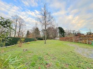 Voor meer info of een bezoek bel 0475757251 of mail philip@ocvastgoed.be <br /><br />Bouwgrond op gunstige ligging van 941m<sup>2</sup>.<br />Deze bouwgrond is gelegen op een rustige (enkel plaatselijk verkeer) en groene omgeving op 15min van Gent. <br />Uitstekende verbinding autostrades ( E17 en E40) en R4.<br />De breedte van het perceel is 17,50 meter,<br />de diepte ongeveer 55 meter, <br />de mogelijke gevelbreedte 13,30 meter.<br /><br />Verkavelingsontwerp gemeente Destelbergen toegevoegd bij de foto's.<br />Stedenbouwkundige inlichtingen: in aanvraag 05/05/2026<br />Watertoets: niet gelegen in een risicozone voor overstromingen, Perceelscore A, Gebouwscore . <br /><br />Voor meer info of een bezoek bel 0475757251 of mail philip@ocvastgoed.be <br /><br /><br /><br /><br />