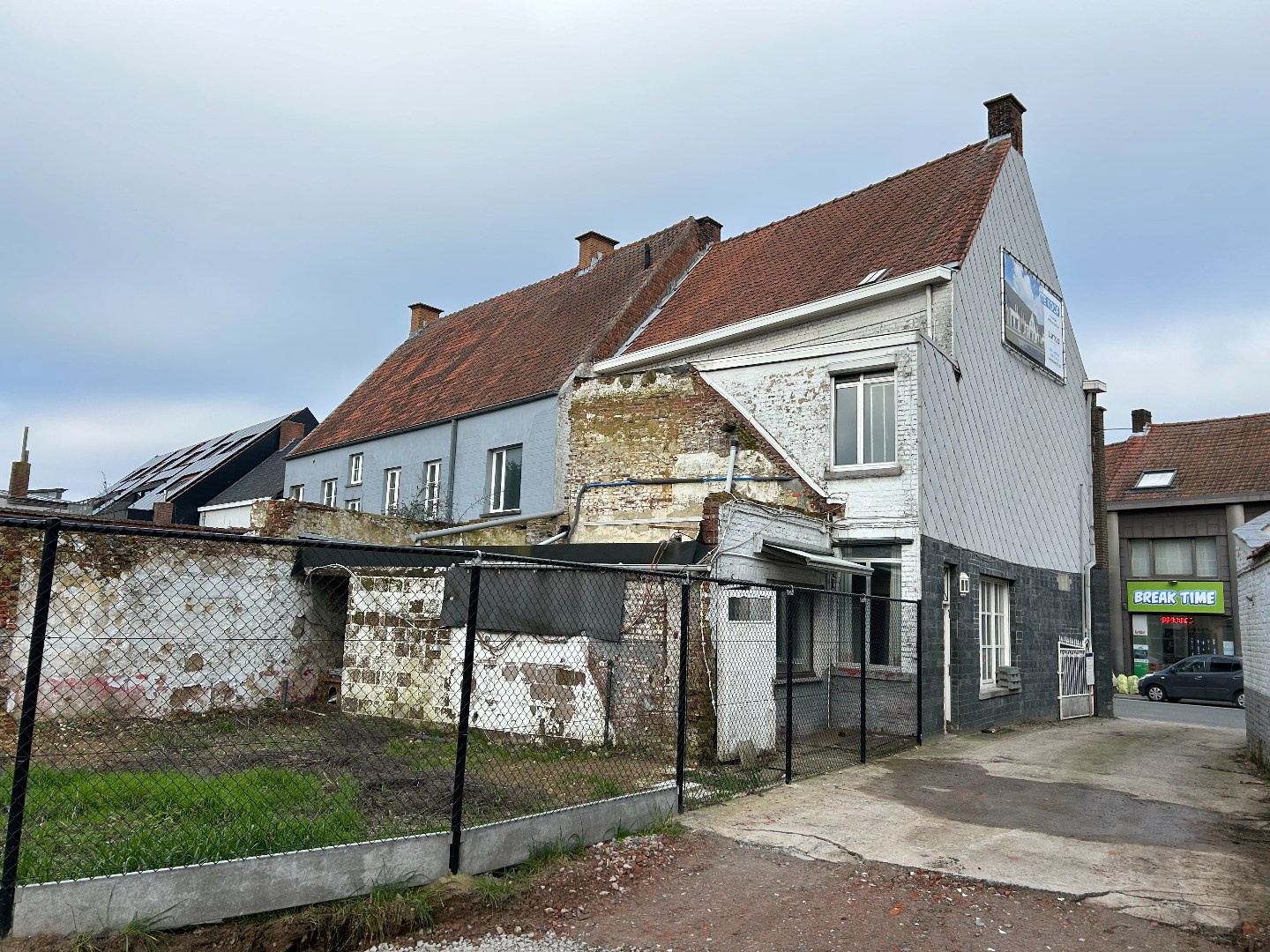 Ruime, totaal te renoveren burgerwoning met stadstuintje - foto 4