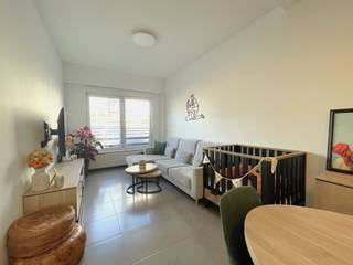 <p><span>KUNSTLAAN 36, 2850 BOOM</span></p><p><span>Instapklare hedendaagse woning!</span></p><p><span> </span></p><p><span>Deze woning werd grondig gerenoveerd en is klaar voor nieuwe bewoners.</span></p><p><span> </span></p><p><span>Dankzij de centrale locatie ben je direct bij verschillende scholen en supermarkten.</span></p><p><span>De Mobi-score is 8,7 dankzij de nabijheid van openbaar vervoer en toegangswegen.</span></p><p><span>Ontspannen en wandelen doe je in het </span><span>Gemeentelijk Park</span><span> dat op het einde van de straat ligt.</span></p><p><span> </span></p><p><span>In de woning zelf vinden we op het gelijkvloers: inkomhal, leefruimte, keuken, badkamer en een berging. </span></p><p><span>Op Verd. +1: Twee slaapkamers, wwaarvan één met dakterras. </span></p><p><span>Op Verd. +2: Een ruime afgewerkte verdieping voor potentieel twee slaapkamers. </span></p><p><span>Op Verd. -1: Een bergkelder. </span></p><p><span> </span></p><p><span>De woning heeft een uitstekend </span><span>EPC-label B</span><span> en bovendien is de </span><span>elektriciteit conform tot 2041</span><span> (!).</span></p><p><span>De woning werd voorzien van domotica. Zo kunnen de voordeur, ovens en verwarming vanop afstand bediend worden.</span></p><p><span> </span></p><p><span>Heeft u interesse in deze woning?</span></p><p><span>Contacteer ons via: 03 888 44 01 of info@immodillen.be</span></p><p><span> </span></p>