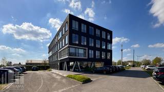 This move-in-ready office space of 431 m² is located in a pleasant, green environment in a strategic location with easy access to the E40 motorway. The nearby N9 also provides a direct and efficient connection towards Asse, the centre of Aalst, and surrounding municipalities, significantly enhancing accessibility for staff, clients, and logistics.<br /><br />The office benefits from abundant natural light and is fitted with double glazing. High-quality finishes include a raised access floor, carpet flooring, a welcoming dining area with kitchenette, and modern sanitary facilities. The well-thought-out layout combines functionality and comfort, featuring glass partitions and various zones ideally suited for meeting rooms and individual discussion spaces. The building is also equipped with a high-performance HVAC system and energy-efficient LED lighting.<br /><br />Public transport is easily accessible in the immediate vicinity, with bus stops just 200 m away (lines 213 and 214) and a train station located 900 m to 1 km away. The planned new pedestrian and cycling connection to the station will further enhance accessibility.<br /><br />The building offers ample parking facilities for both employees and visitors. Additionally, further office space is available on site (431 m²).<br /><br />Contact <strong>PANORAMA B2B</strong> for more information or to arrange a non-binding site visit on <strong>+32 477 09 00 09.</strong>