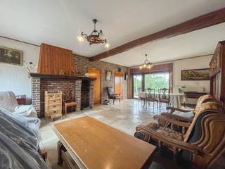 Vlieg mee over deze eigendom: https://www.youtube.com/watch?v=yPn7GZpvFZcCharmante woning op een PERCEEL VAN 2154 M² ligt in het HART VAN DE VLAAMSE...