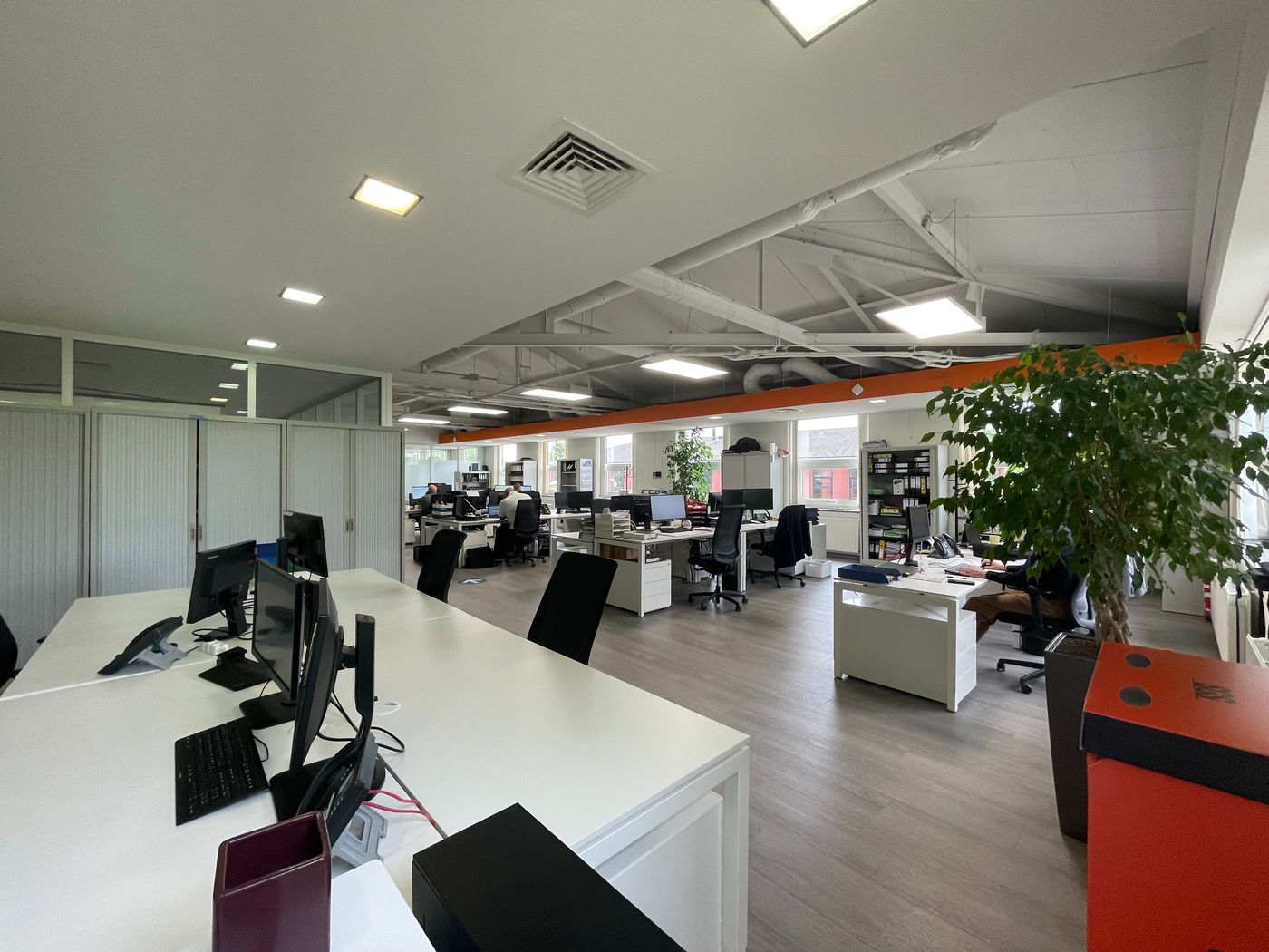 555 m² instapklare kantoorruimte nabij de R0 te Anderlecht - photo 1