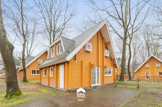 Te koop: vakantiewoning in Zutendaal, gelegen in het groene vakantiepark naast Nationaal Park Hoge Kempen. Deze vakantiewoning (bouwjaar 2005) biedt...