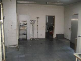 Centraal gelegen eigendom, momenteel bestaande uit een commercieel gelijkvloers (vroeger bakkerij) met boven een prachtige ruime woonst (duplex)...