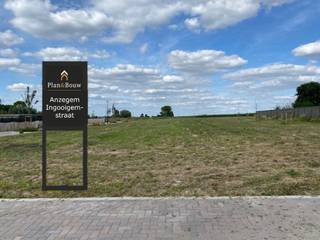 In het charmante Ingooigem, in de Ingooigemstraat 70  , bieden we 4 exclusieve bouwgronden aan in een nieuwe, kleinschalige...