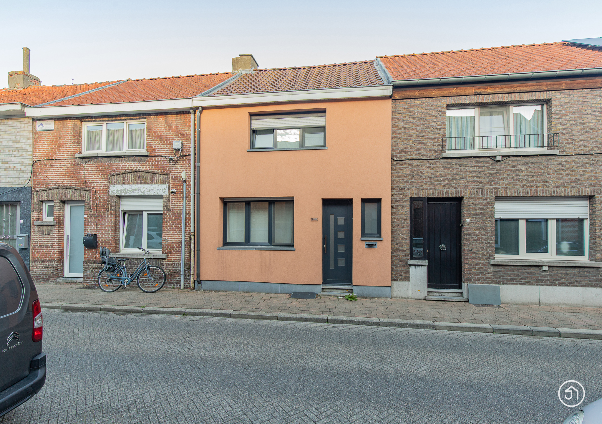 Instapklare woning met uitweg langs achter in het centrum - foto 1