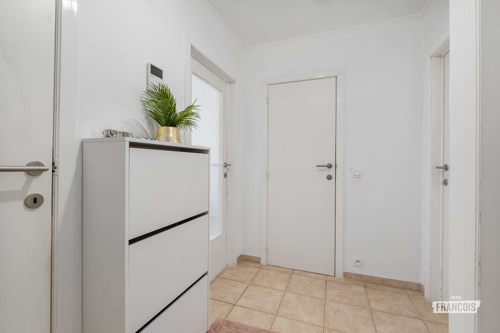 instapklare en volledig gerenoveerde appartement met 2 slaapkamers, terras én een extra mansardekamer in Oostende te koop! - foto 4