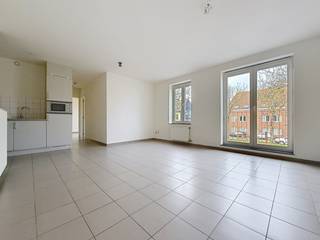 Gezellig appartement op de 1e verdieping in het centrum van Kaprijke🛋️ Woonkamer met open keuken🚽 Afzonderlijk toilet🛏️ 2 slaapkamers🚿 Badkamer...