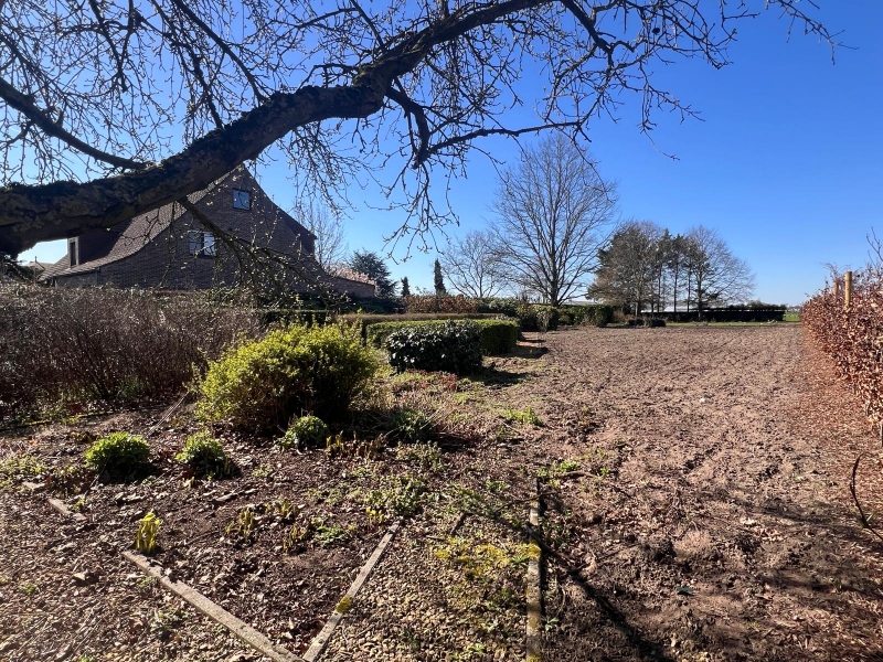 Prachtige ideaal georiënteerde villagrond 1599m² - foto 2