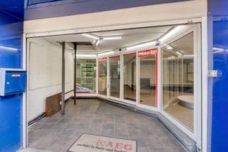 In the heart of Rillaar, this unique property is for sale, consisting of two adjoining houses. The ground floor offers a spacious commercial area...