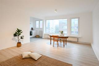 Dit volledig gerenoveerde appartement is gelegen aan de Pastoor Bauwenslaan 32 in Wilrijk, een rustige en aangename woonlaan met een...