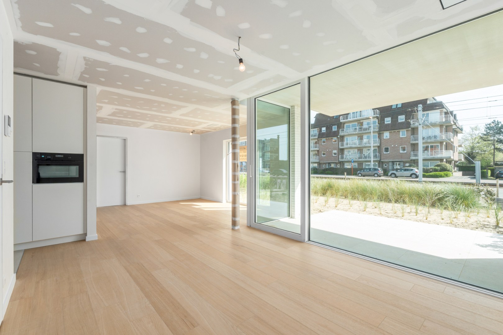 SUPERBE REZ-DE-CHAUSSÉE APPARTEMENT À 200 MÈTRES DE LA DIGUE - photo 1