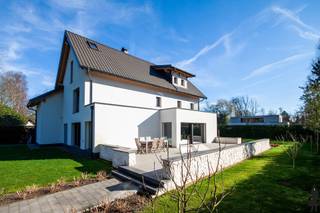 Recente, energiezuinige villa op absolute toplocatie te SchildeIn een rustige en doodlopende straat te Schilde, Hof ter Linden, bevindt zich deze...