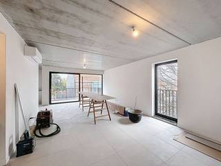 Op een toplocatie in Ninove bevindt zich dit volledig afgewerkte nieuwbouwappartement op de tweede verdieping. Scholen, winkels, openbaar vervoer...