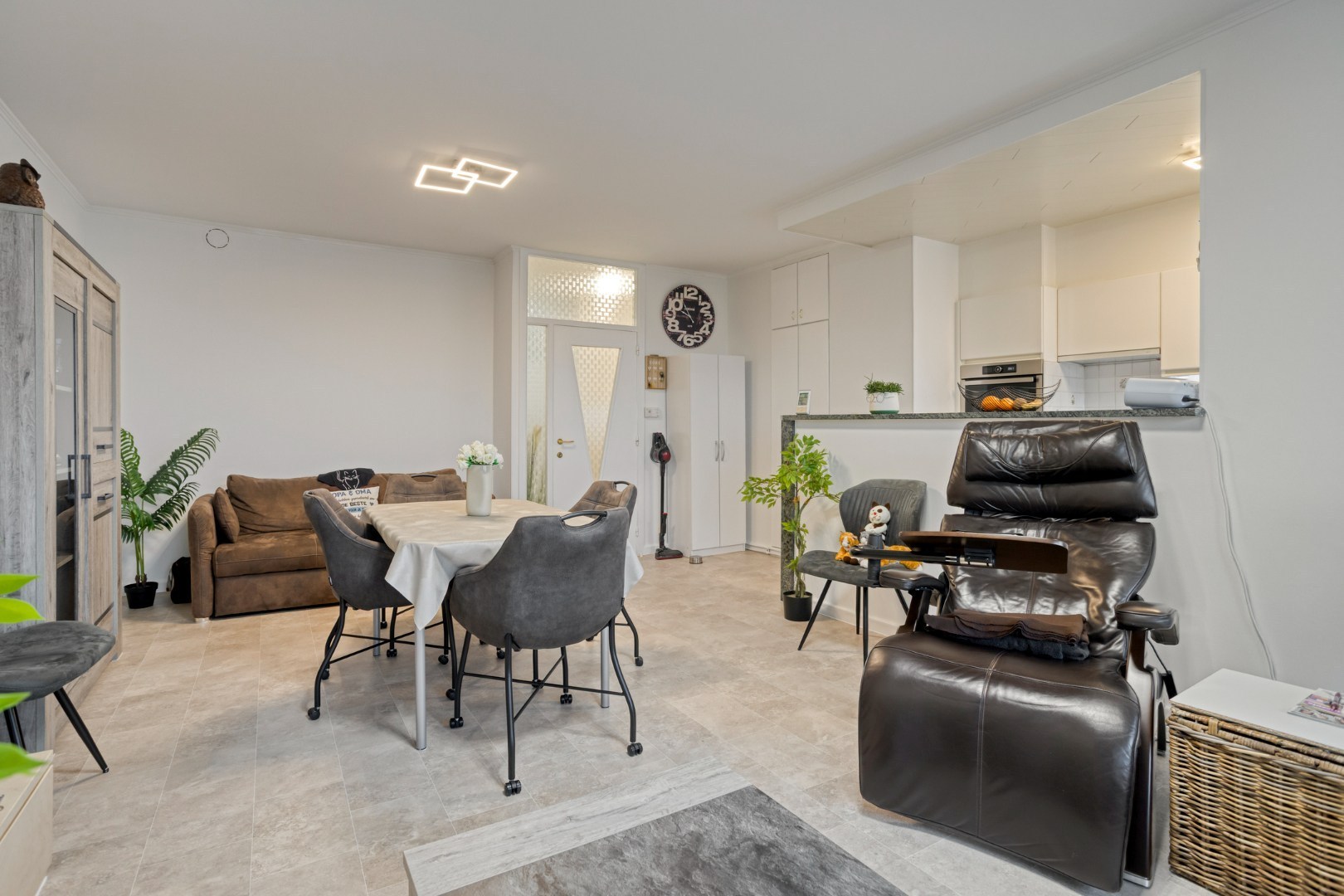 Zeer mooi gerenoveerd appartement met 2 slaapkamers en garage! - foto 5