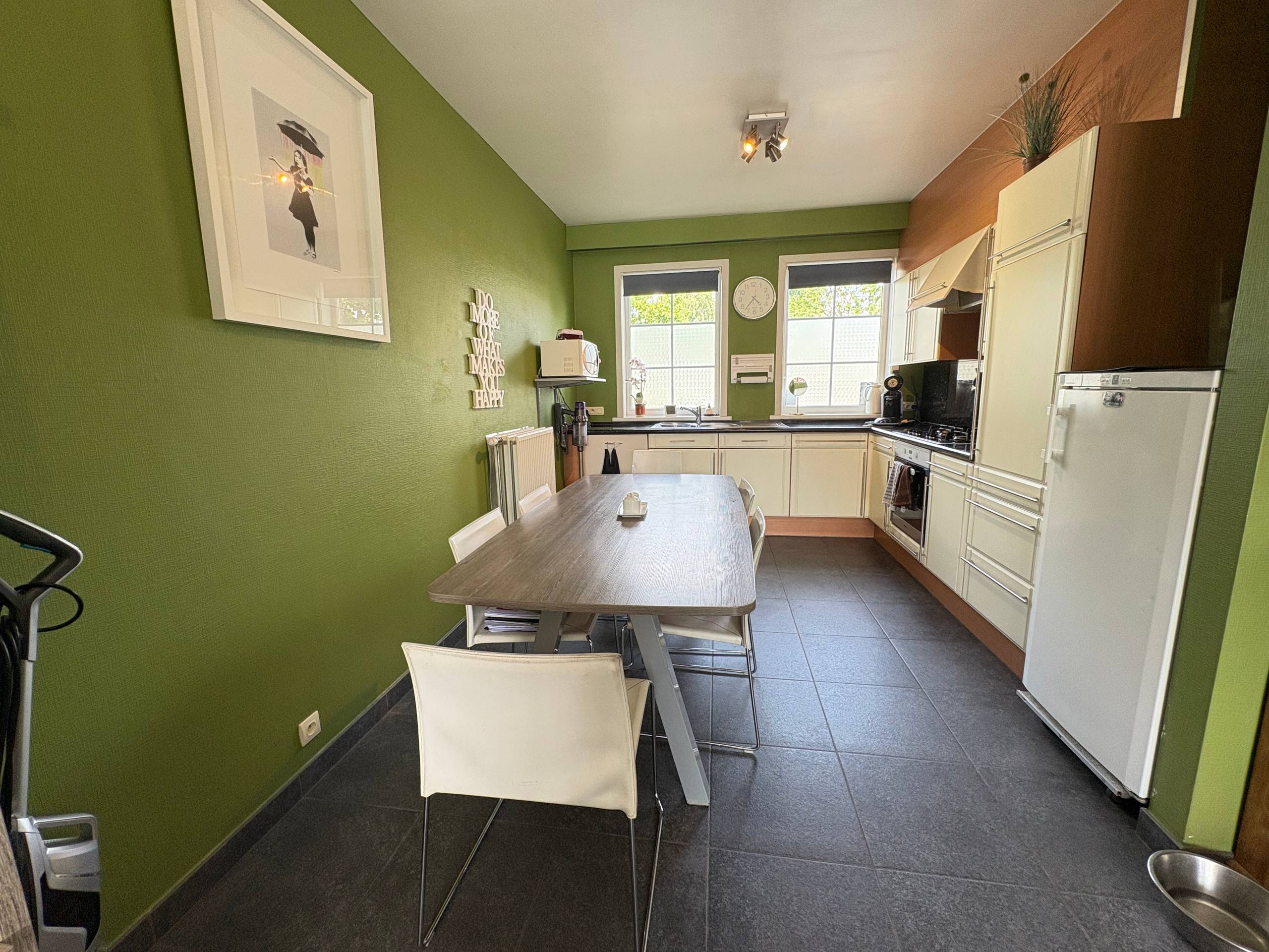 Halfopen woning met 4 slaapkamers en carport - foto 5