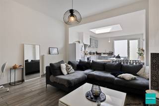Welkom in deze charmante woning gelegen in het hart van Aalst. Met een bewoonbare oppervlakte van 115m² en een perceeloppervlakte van 140m²,...