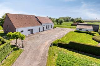 Deze authentieke hoeve, gelegen in Wommelgem, is een uniek eigendom die zijn naam gaf aan de Stommehoevenstraat. De hoeve dateert uit 1875-1899...