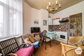 Dit te renoveren twee slaapkamer appartement heeft een uitstekende ligging vlakbij het het strand, openbaar vervoer en de winkelstraten. Bij het...
