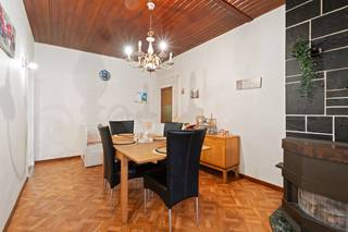 Te koop: Ruime gezinswoning in het hart van Vilvoorde, op wandelafstand van winkels, scholen en openbaar vervoer.Deze woning uit 1953 biedt...