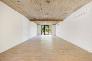 IndelingDit veelzijdige handelsgelijkvloers biedt tal van mogelijkheden en leent zich uitstekend voor een kantoor, praktijkruimte, showroom of...