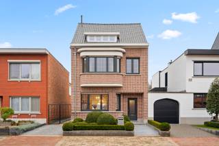 Deze charmante en zeer praktische woning is rustig gelegen en toch centraal in Berlaar, met alle voorzieningen binnen handbereik.De woning verkeert...