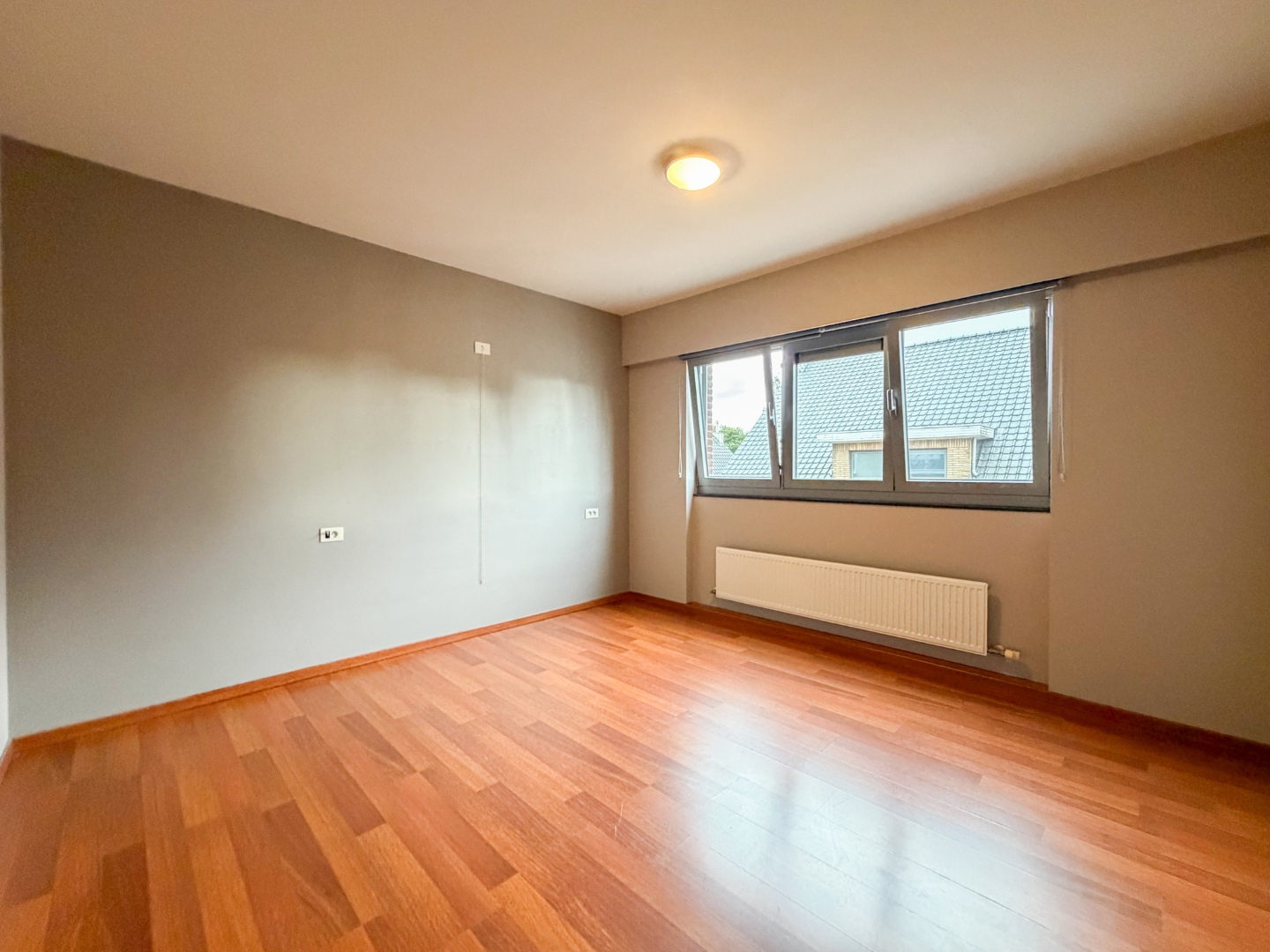 Te huur ruim, instapklaar 3-slaapkamer appartement gelegen in het centrum van Brakel - photo 5