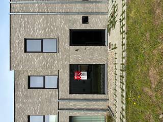 Te huur: moderne gesloten bebouwing in Beveren-Leie, gebouwd in 2024 en gelegen in een rustige, groene woonkern. Deze energiezuinige woning...