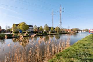Wonen aan het water én midden in het centrum? Dit dakappartement maakt het mogelijk. Gelegen aan het kanaal, biedt dit eigendom een...