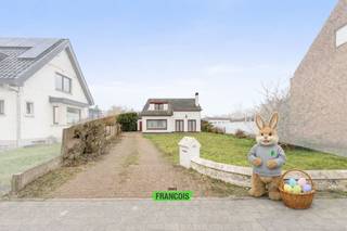 Charmante woning met 2 slaapkamers te Zedelgem!Op een steenworp van het centrum van Veldegem bevindt zich deze op te frissen woning met tal van...