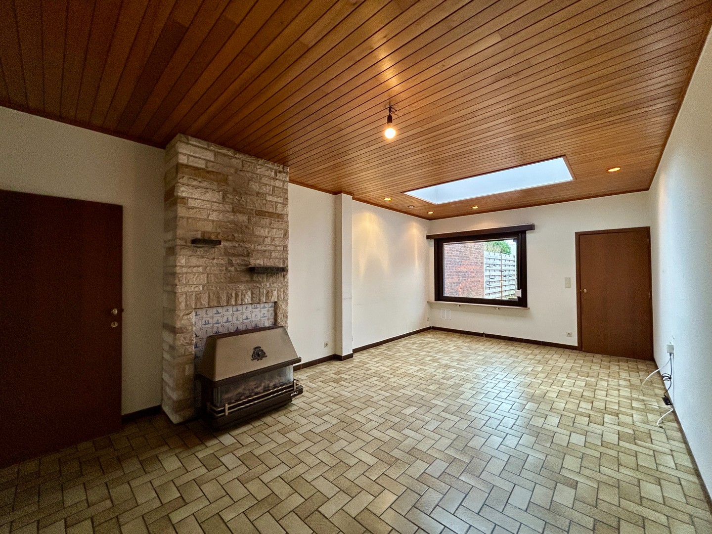 Karaktervolle rijwoning met tuin en garage te Izegem! - foto 3