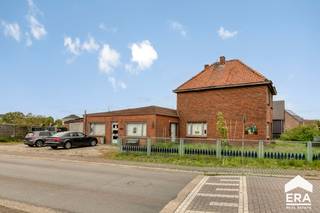 Lommel: Mooie eigendom op perceel van 2925m². * Groot atelier/ schuur van ca. 170 m² * Woning te renoveren * Mogelijkheid tot verkavelen in 3 kavels:...