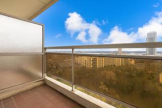 BRUSSEL, wijk Kanaal & IJzer, gelegen op de 12e verdieping biedt dit gerenoveerde appartement met 2 slaapkamers (behalve de keuken) prachtige...