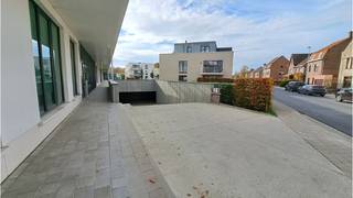 Ondergrondse AUTOSTANDPLAATS te koop in de Witte Molenstraat 17 in Sint-Michiels Brugge. + Praktische ( extra ) parkeerplaats voor de bewoners van de...