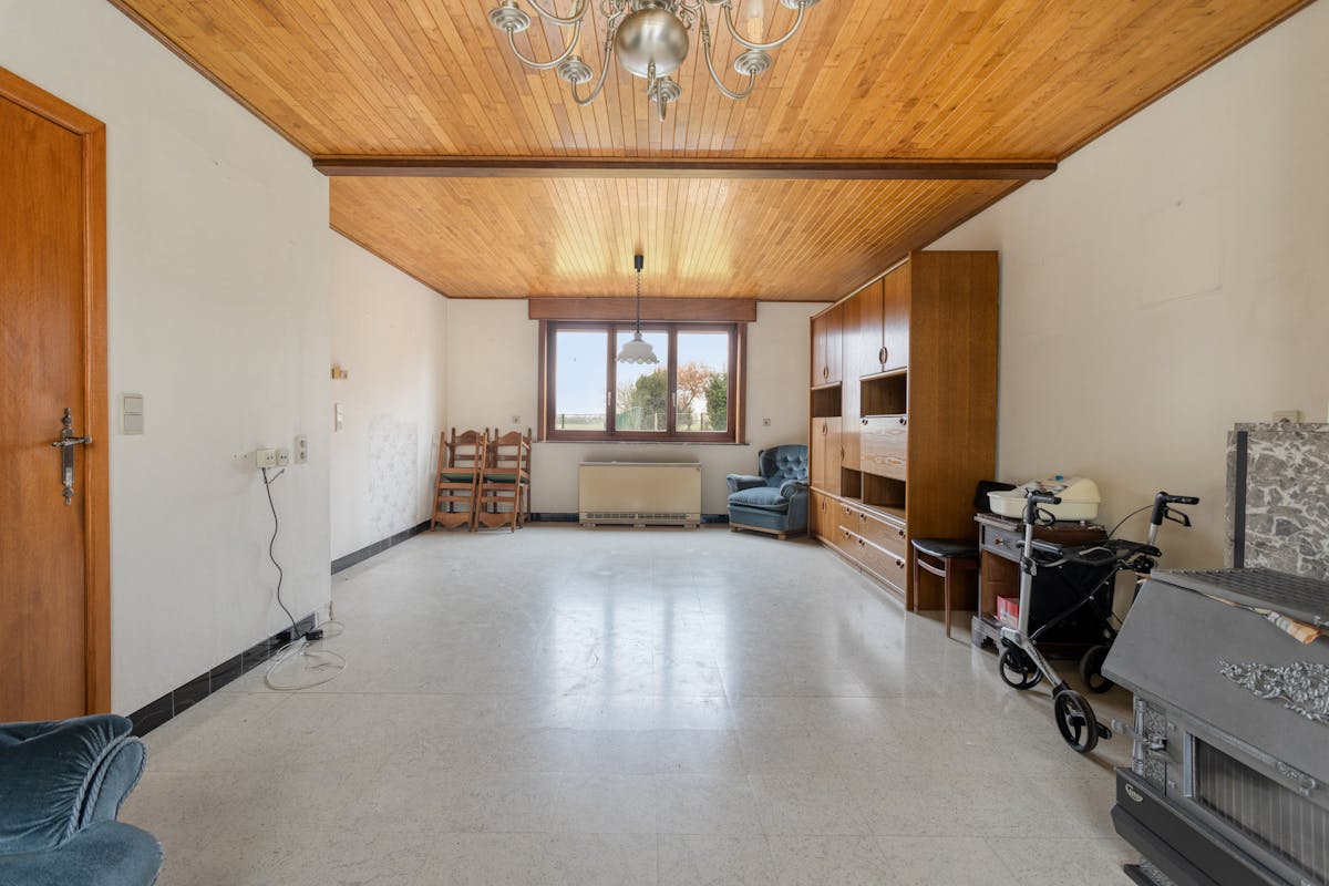 Ruime woning met tuin en garage op 380m² te Leisele. - foto 2