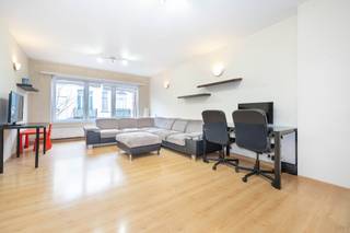 Idéalement situé à proximité immédiate du Parc Josaphat, des transports et de toutes les commodités, découvrez ce bel appartement de ± 90 m² au...