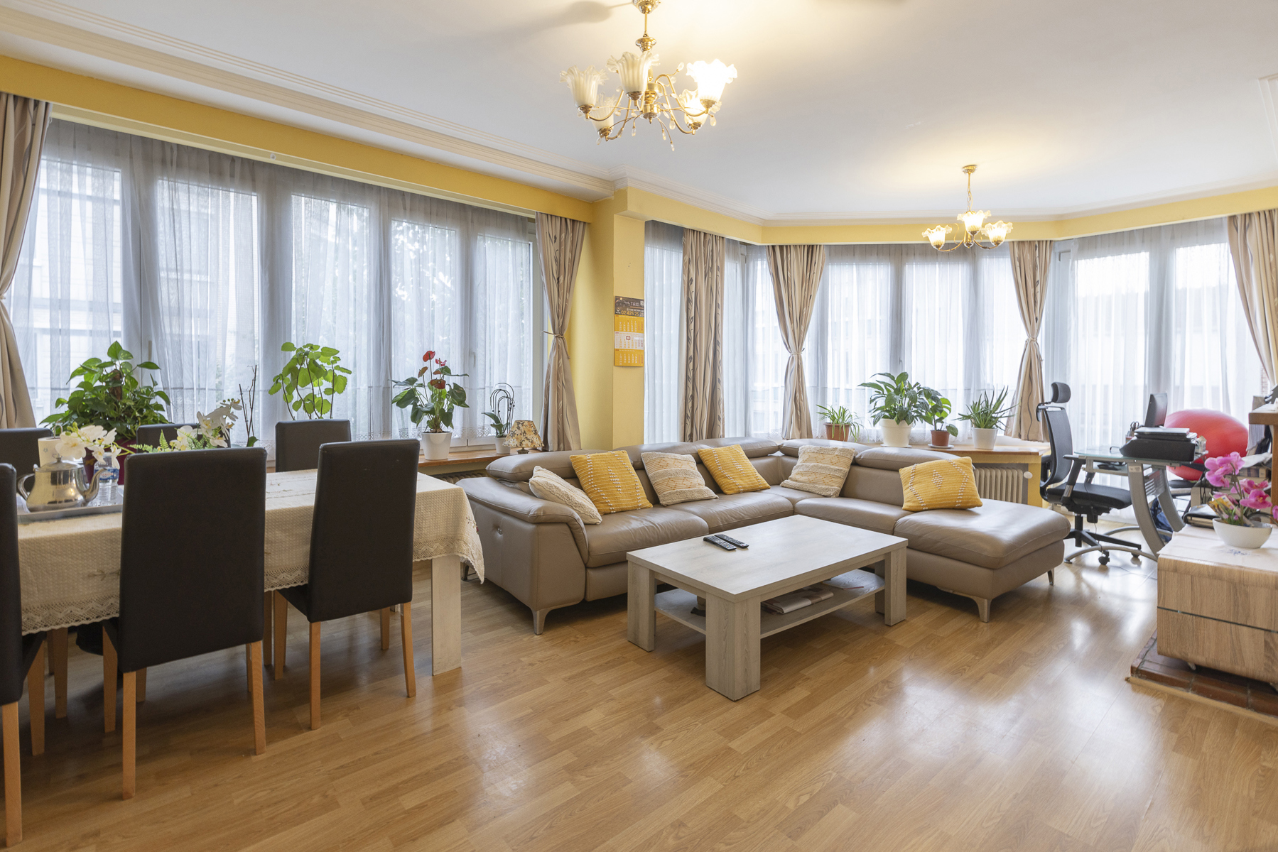 Lichtrijk 2-slaapkamerappartement in Sint-Jans-Molenbeek - foto 3