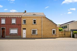 Deze standaard half open bebouwing in Boutersem is een ideale woning voor wie op zoek is naar een ruime en gezellige woonst. De woning beschikt over een tuin, een garage en 3 slaapkamers.<br />Topligging op 300m van het treinstation en 1400m van de autostrade E40.<br />De tuin van de woning heeft een zuidoostelijke oriëntatie, waardoor je hier optimaal van de zon kunt genieten. Kortom, deze woning in Boutersem is een ideale gezinswoning met voldoende ruimte en comfort.