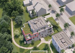 <p><strong><span><span>VOLLEDIGE AANKOOP MOGELIJK AAN 6% BTW ! </span></span><br /><br /></strong>In hartje Ravels verrijst momenteel het nieuwe project “Grote Meiboom”: Op de hoek van de Grote Baan en de Meiboomlaan wordt een stijlvolle residentie opgericht omringd door een heerlijk, onder architectuur aangelegd parkdomein. Dat betekent wonen omgeven door groen en rust, en toch op wandelstand van al hetgeen het centrum van Ravels te bieden heeft.<strong><br /><br /><span>Appartement B 2.1</span> bevindt zich op de 2e verdieping, maar geeft de beleving van een dakappartement. Een blik op het luchtbeeld maakt dit duidelijk. Het heeft een oppervlakte van 81,05m² + schitterend terras van 10,23m². Hier geniet u heerlijk privé van een schitterend groen uitzicht. De inkomhal is voorzien van een toilet en ruimte voor vestiaire. De hoofdslaapkamer is bijzonder ruim van opzet. Vervolgens nog een 2e slaapkamer of bureau en een badkamer. De leefruimte geniet langs 2 zijden van natuurlijk daglicht en biedt plaats aan een zithoek, eetkamer en de keuken. Vervolgens nog een praktische berging / wasplaats. </strong></p>
<p><strong>Bij deze residentie is de voorgevel gericht naar de Meiboomlaan, en de overige gevels naar het parkdomein. U heeft daarom de keuze uit terrassen met een levendiger zicht op de Meiboomlaan, of op het groene parkdomein. 3 van de 4 gelijkvloerse appartementen beschikken over een heerlijke privé tuin. Op de bovenste verdieping 2 schitterend dakterrassen met royale, zongerichte terrassen.</strong></p>
<p><strong>Parkeren gebeurt ondergronds</strong>, waarbij u kan kiezen uit een ruim aanbod van parkeerplaatsen en kelderbergingen. Uiteraard wordt u de mogelijkheid geboden om elektrisch te laden, op uw eigen parkeerplaatsen of op één van de gemeenschappelijke laadplaatsen. Uw fietsen stalt u in de afgesloten fietsenstallingen op het gelijkvloers of in de kelderverdieping. Voor uw bezoekers worden parkeerplaatsen op het terrein zelf voorzien.</p>
<p><span>Afwerking en technieken</span><br />Uiteraard wordt hier helemaal toekomstproof gebouwd, denk aan vloerverwarming + koeling op basis van een warmtepomp met diepteboringen, zonnepanelen, ventilatie D met warmterecuperatie … Deze appartementen zijn “Bijna Energie Neutraal”: Ze gebruiken zo min mogelijk energie om te verwarmen, koelen en ventileren én maken gebruik van hernieuwbare energiebronnen: U hoeft u geen zorgen te maken om hoge energiekosten en geniet ten alle tijden van een aangenaam binnenklimaat in uw appartement. Het E-peil bedraagt maximaal E20 waardoor u de eerste 5 jaar van een korting van 50% geniet op uw onroerende voorheffing.</p>
<p><strong>Is uw interesse gewekt? Wij maken graag een vrijblijvende afspraak met u om Grote Meiboom te overlopen en te bekijken welk appartement voor u in aanmerking kan komen. Heeft u al een specifiek appartement op het oog? Wij bezorgen u met veel plezier meer gedetailleerde informatie of een prijsberekening op uw maat. <span>In dit project kan u volledig aan het verlaagd tarief van 6% BTW aankopen, wij informeren u hier graag over! </span></strong></p>