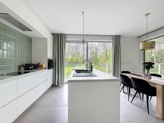 LUXE APPARTEMENT IN EEN GROENE OASE BENT U OP ZOEK NAAR EEN RUIM EN STIJLVOL APPARTEMENT DAT VOORZIEN IS VAN ALLE HEDENDAAGS COMFORT? DAN IS DIT EEN...