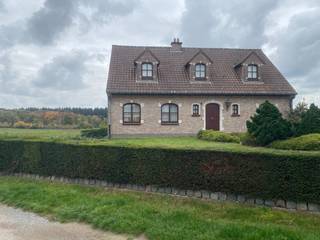Bent u op zoek naar een ruime woning op een rustige locatie tussen de velden in het prachtige Blanden? Dan is dit zeker een aanrader!Gunstig gelegen...