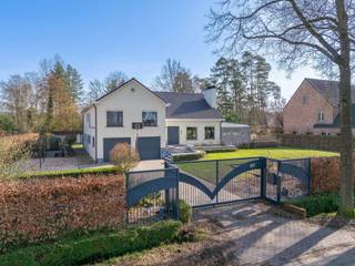 TE KOOP MET PRE-VIEWOp zoek naar een ruime woning gelegen in een rustige wijk? Neem dan zeker contact op via nathan@reds.be.In een groene en kalme...