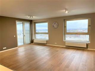 gelegen in de 5 de toren van de westkaai (eilandje) op de 10 de verdieping prachtig 2 slaapkamer appartement west gelegen met zicht op de haven...