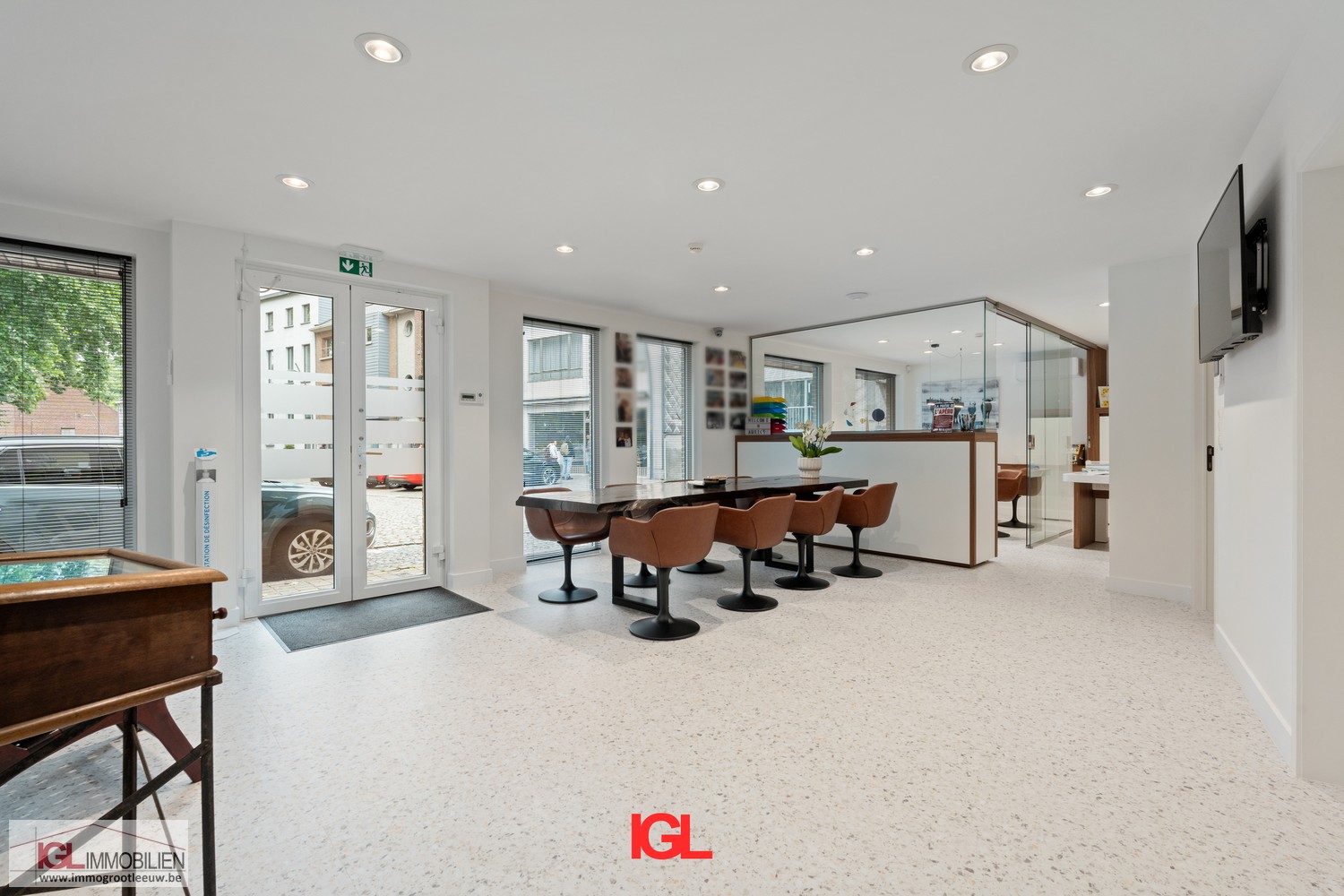 Immeuble commercial à vendre dans une localité AA - photo 2